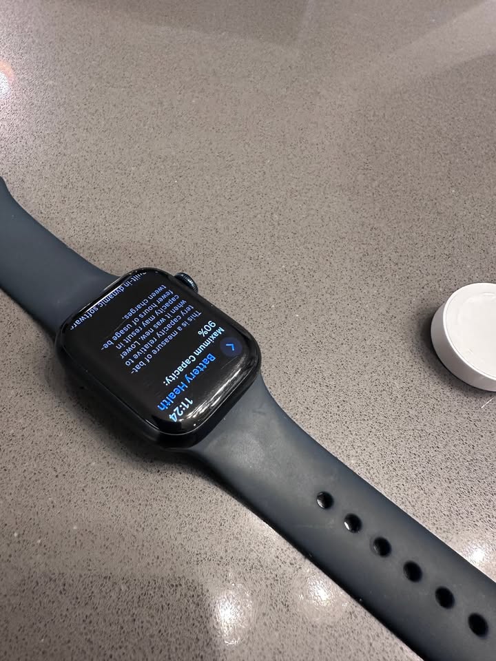 Apple Watch Series 8 GPS Aluminum 41mm + Charger