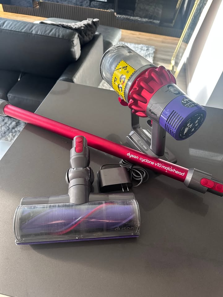 Dyson Cyclone V10 Motorhead Cordless Vacuum