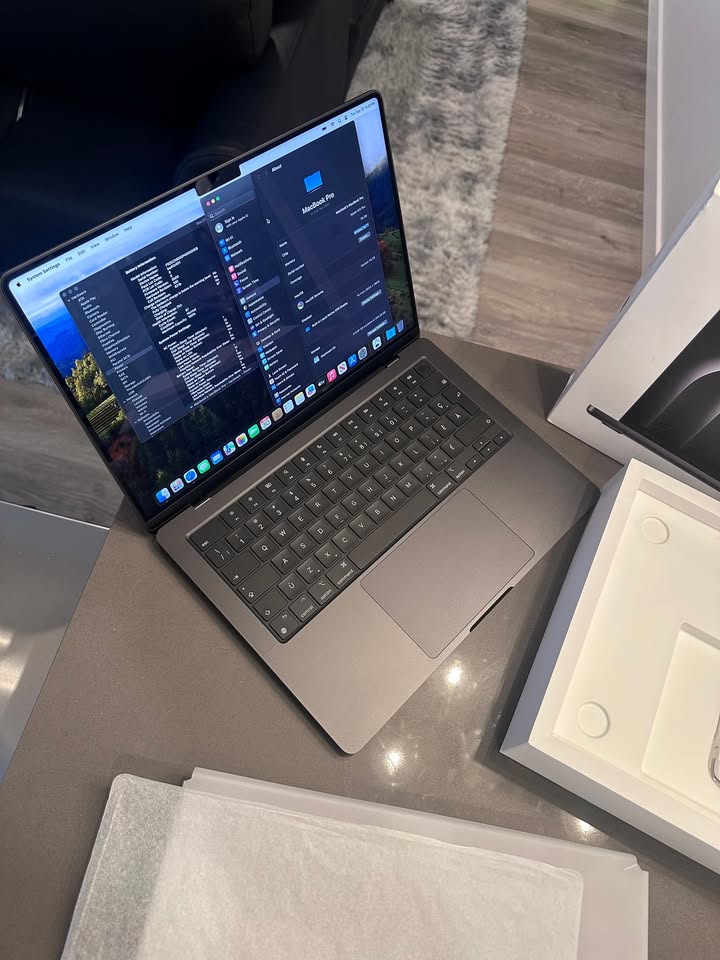 Apple MacBook Pro 14-inch (Late 2023) M3 Pro, 18GB RAM, 512GB SSD – Black
