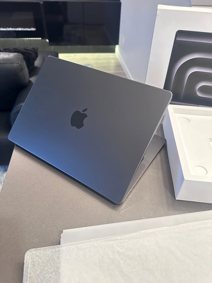 Apple MacBook Pro 14-inch (Late 2023) M3 Pro, 18GB RAM, 512GB SSD – Black
