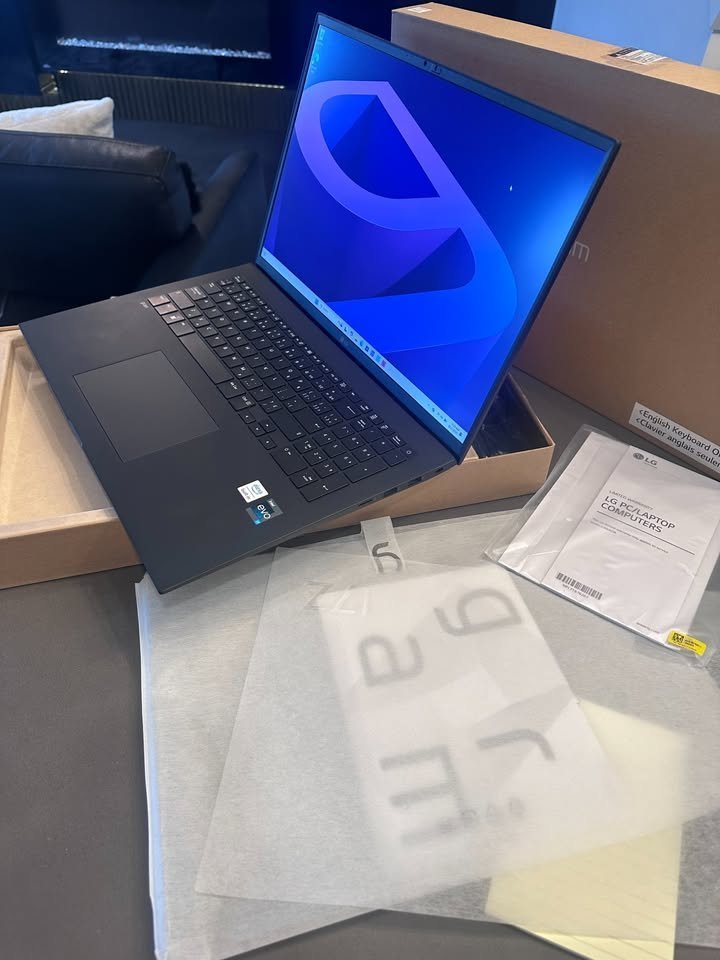 2022 LG Gram 17 17" Black | i7-1260P - 16GB RAM - 512GB SSD | Win 11 Home