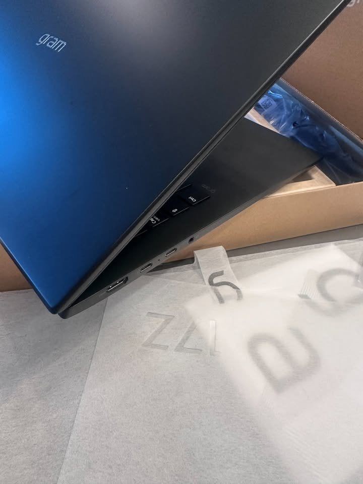 2022 LG Gram 17 17" Black | i7-1260P - 16GB RAM - 512GB SSD | Win 11 Home