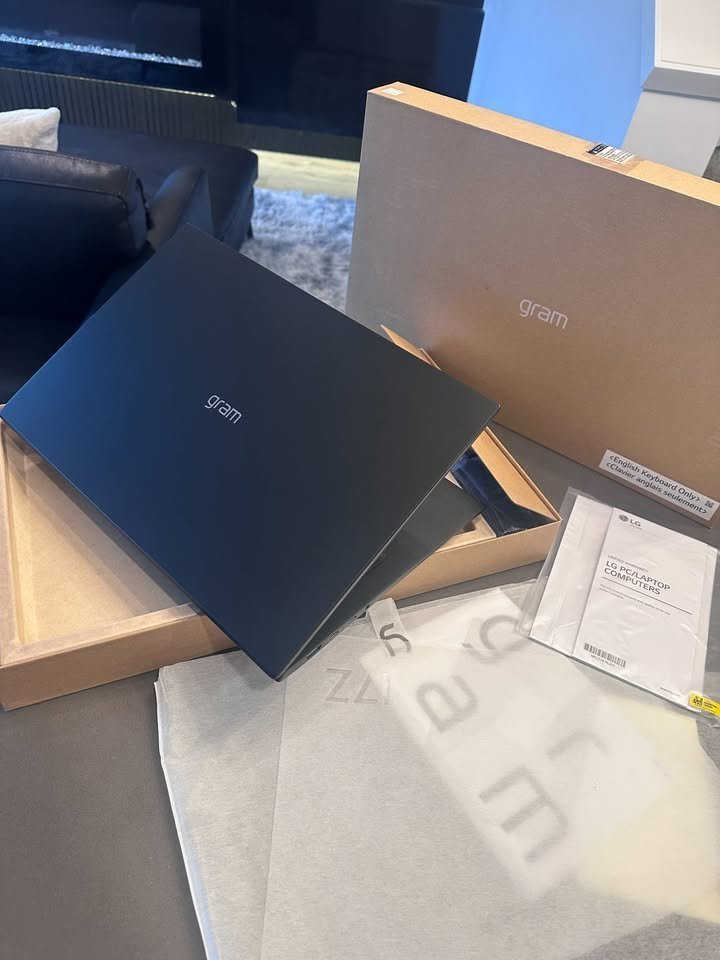 2022 LG Gram 17 17" Black | i7-1260P - 16GB RAM - 512GB SSD | Win 11 Home