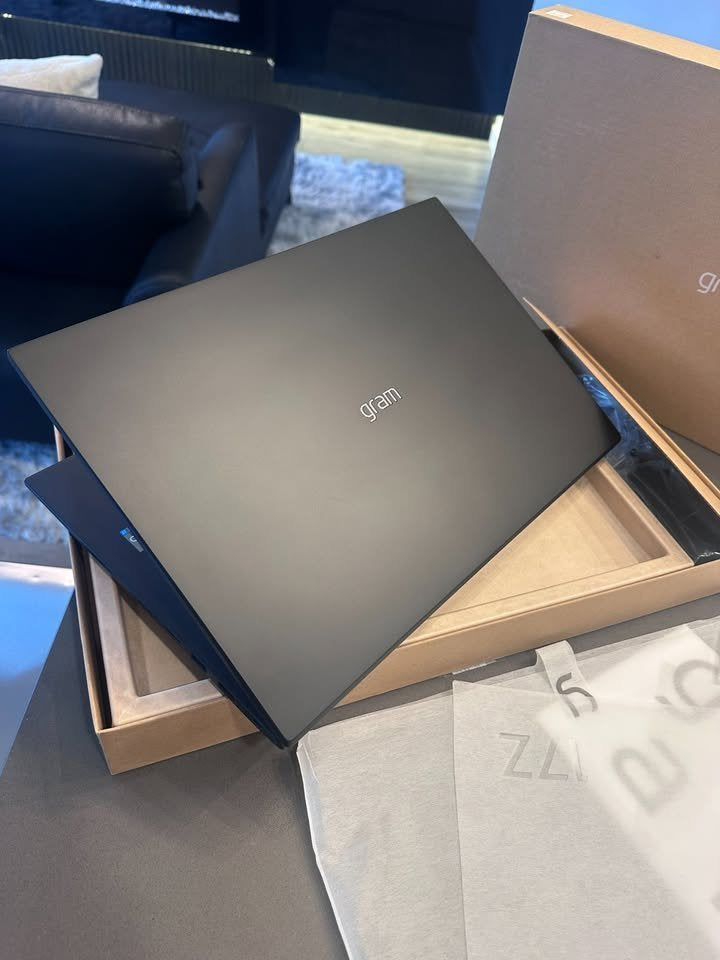 2022 LG Gram 17 17" Black | i7-1260P - 16GB RAM - 512GB SSD | Win 11 Home