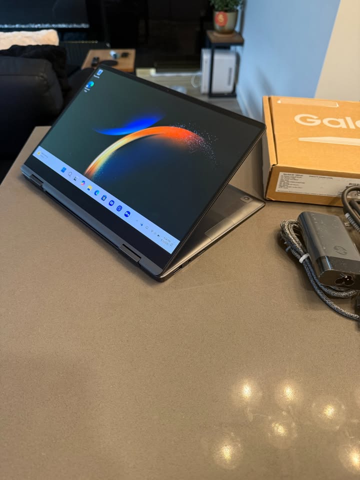 Samsung Galaxy Book3 360 13.3" AMOLED | i7 (13th Gen) | 16GB DDR4x | 256 GB SSD | Touchscreen