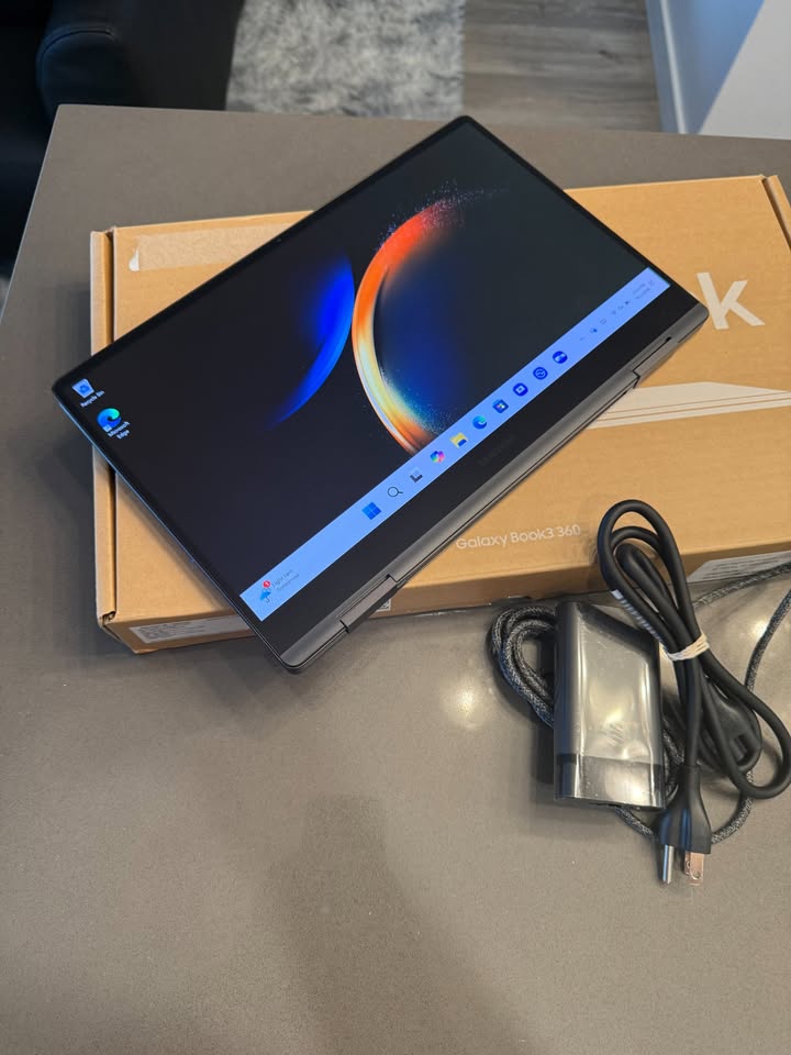 Samsung Galaxy Book3 360 13.3" AMOLED | i7 (13th Gen) | 16GB DDR4x | 256 GB SSD | Touchscreen