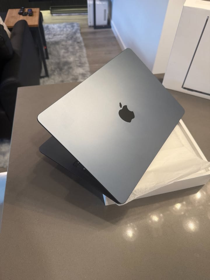 2022 Apple MacBook Air 13.6" | M2 | 8GB RAM | 256GB SSD