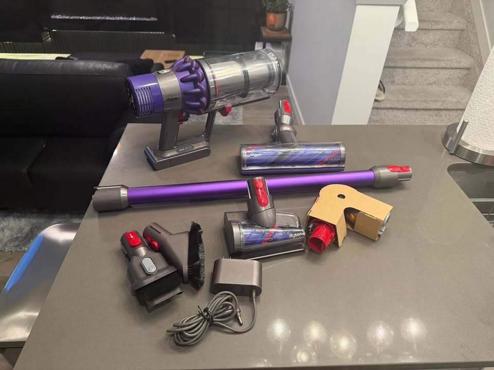 Dyson Cyclone V10 Animal Cordless Vacuum | NEW Store Display