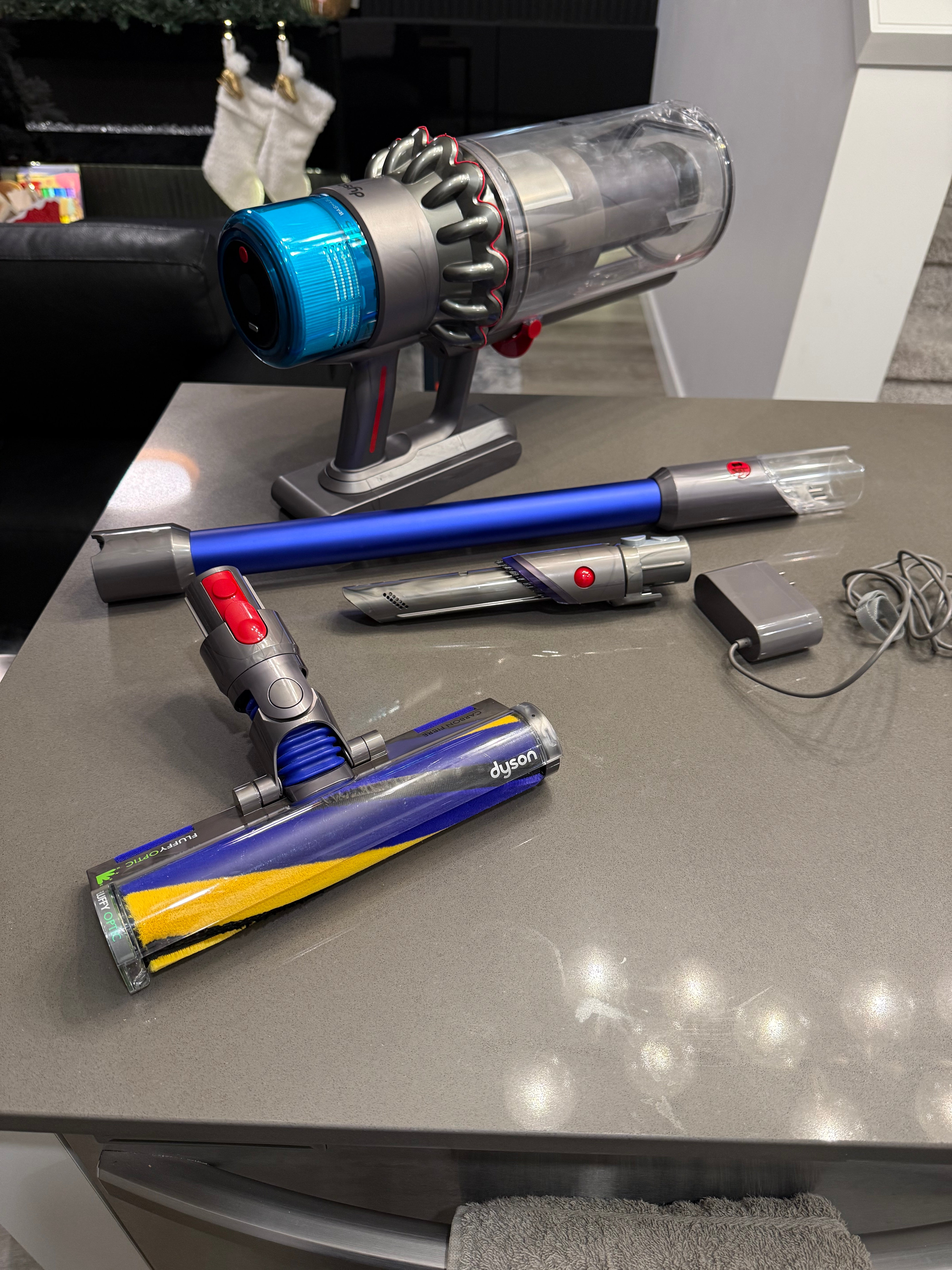 Dyson Gen5outsize Cordless Stick Vacuum -LIKE NEW
