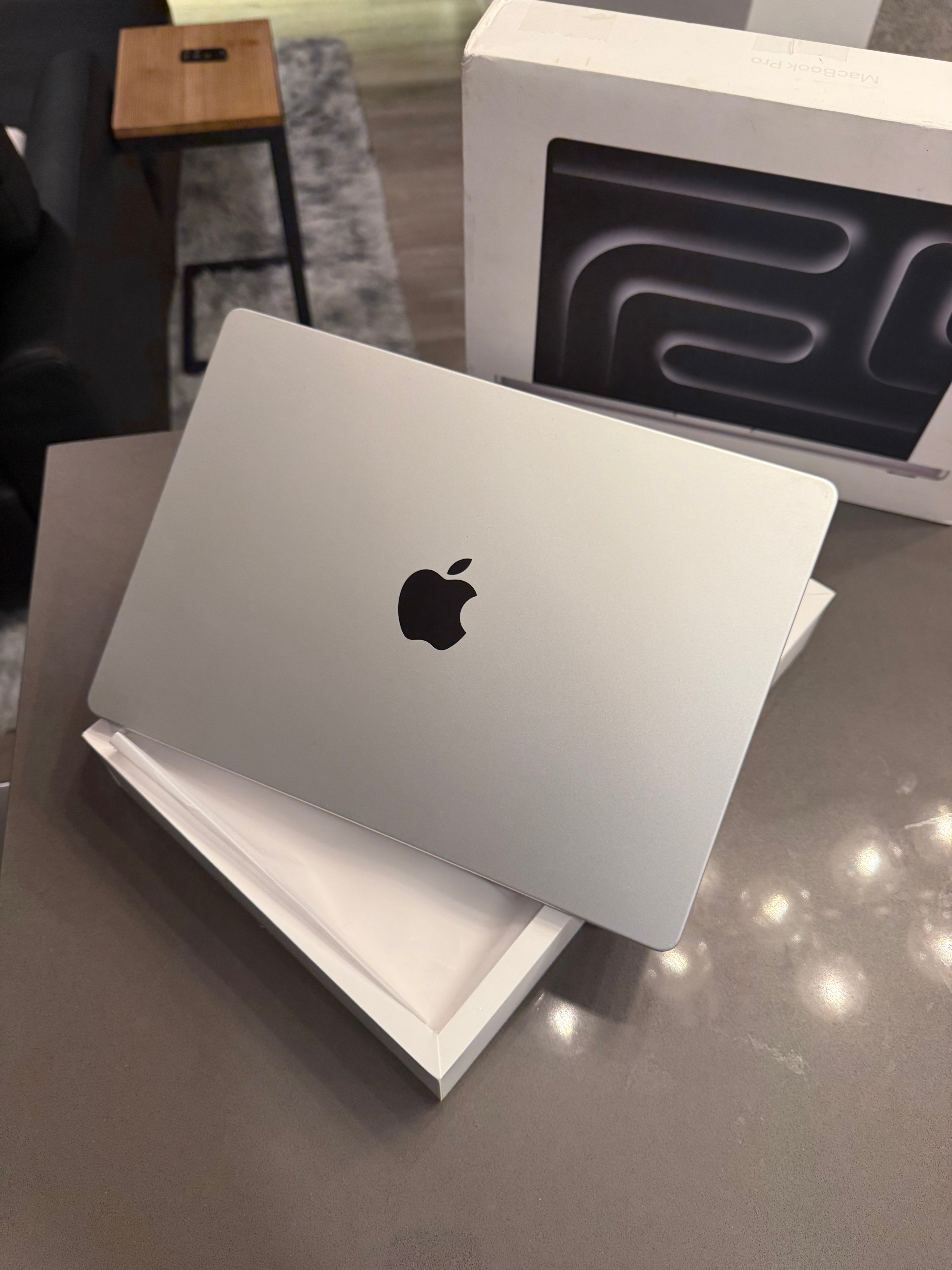 Apple MacBook Pro 14-inch (Late 2023) M3 Pro, 18GB RAM, 512GB SSD – Silver