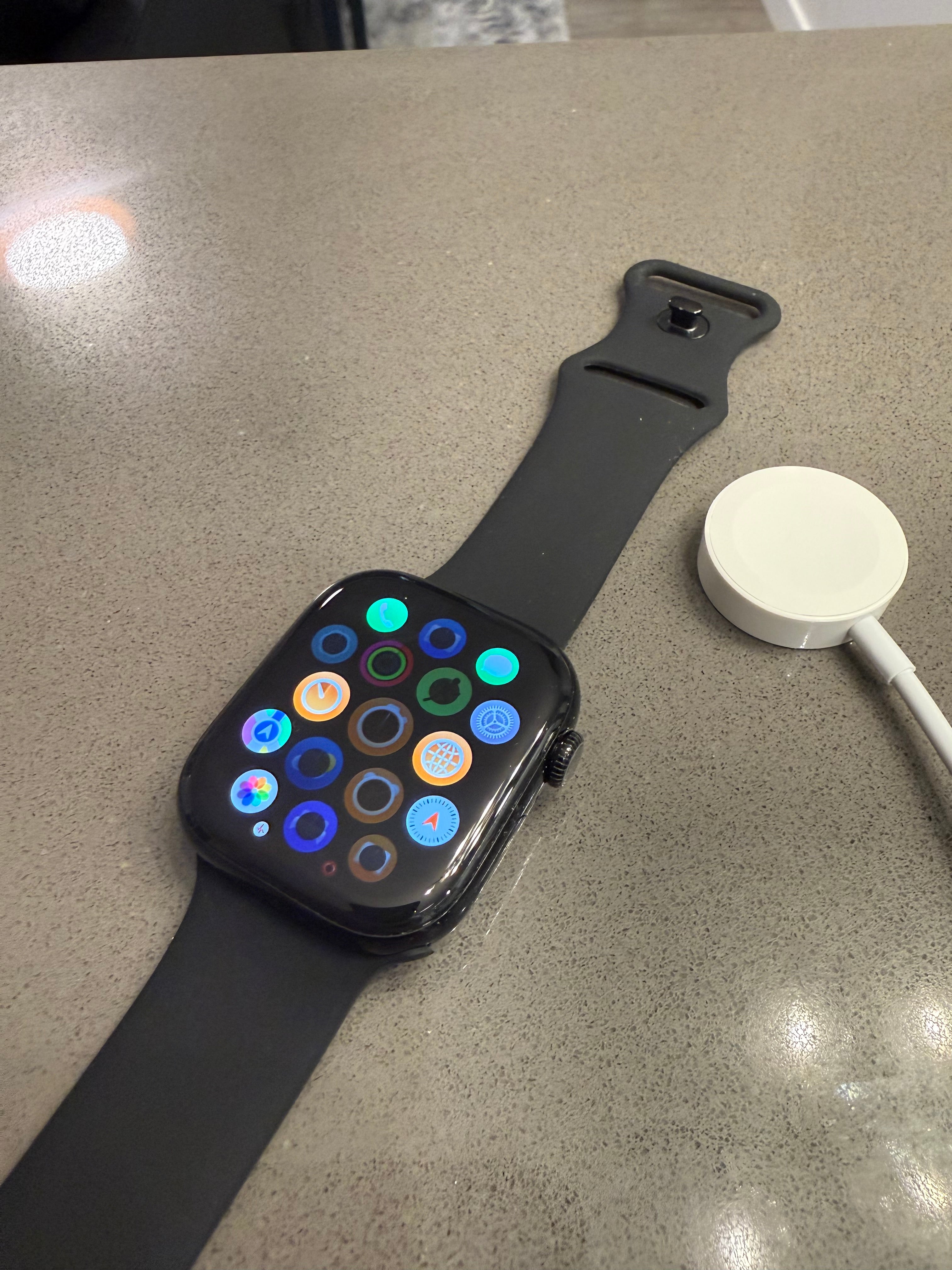 Apple Watch Series 10 GPS 46mm + Charger