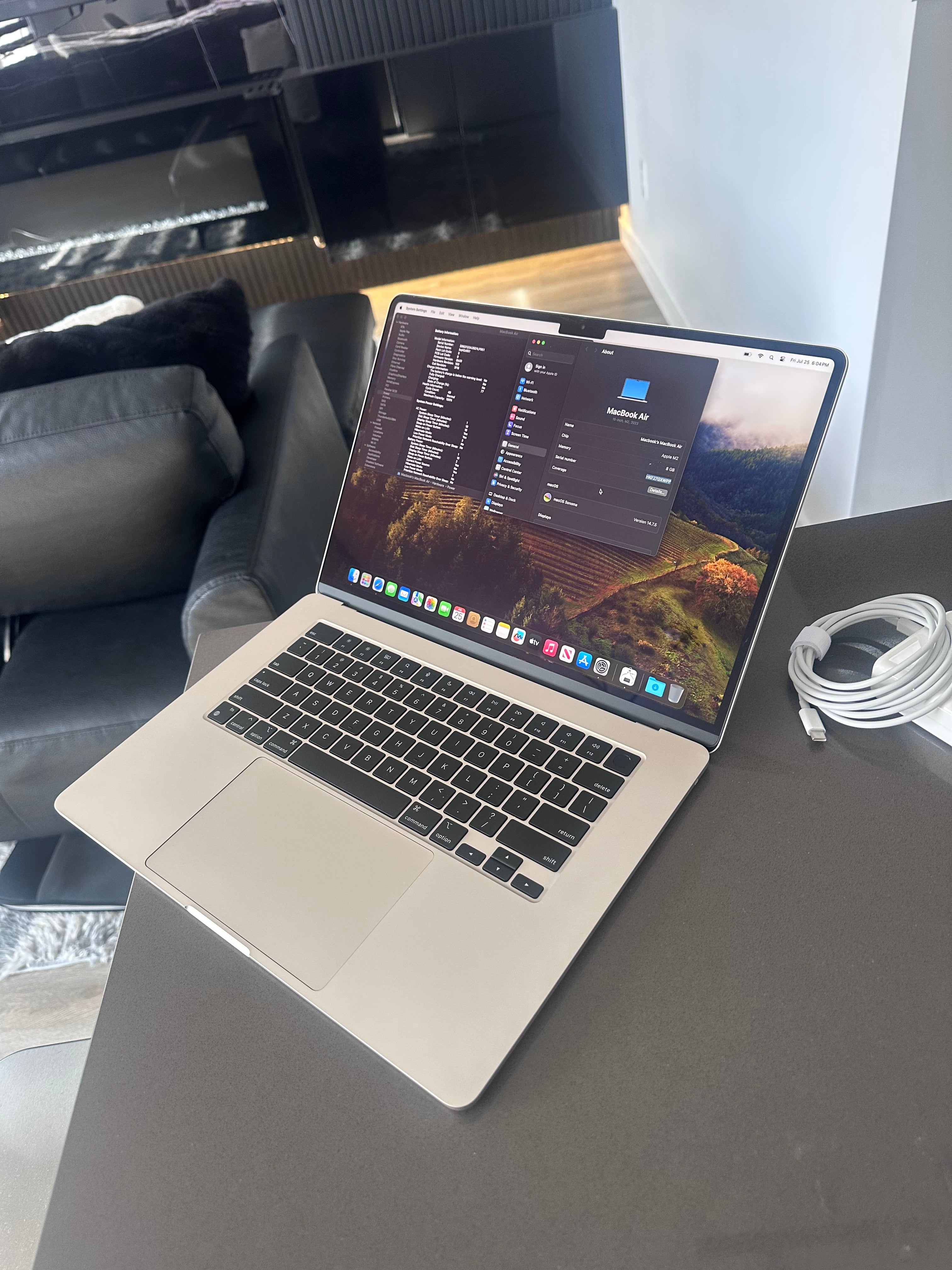 2023 Apple Macbook Air 15" Starlight/ M2 - 8 CORE/100% Battery 100%