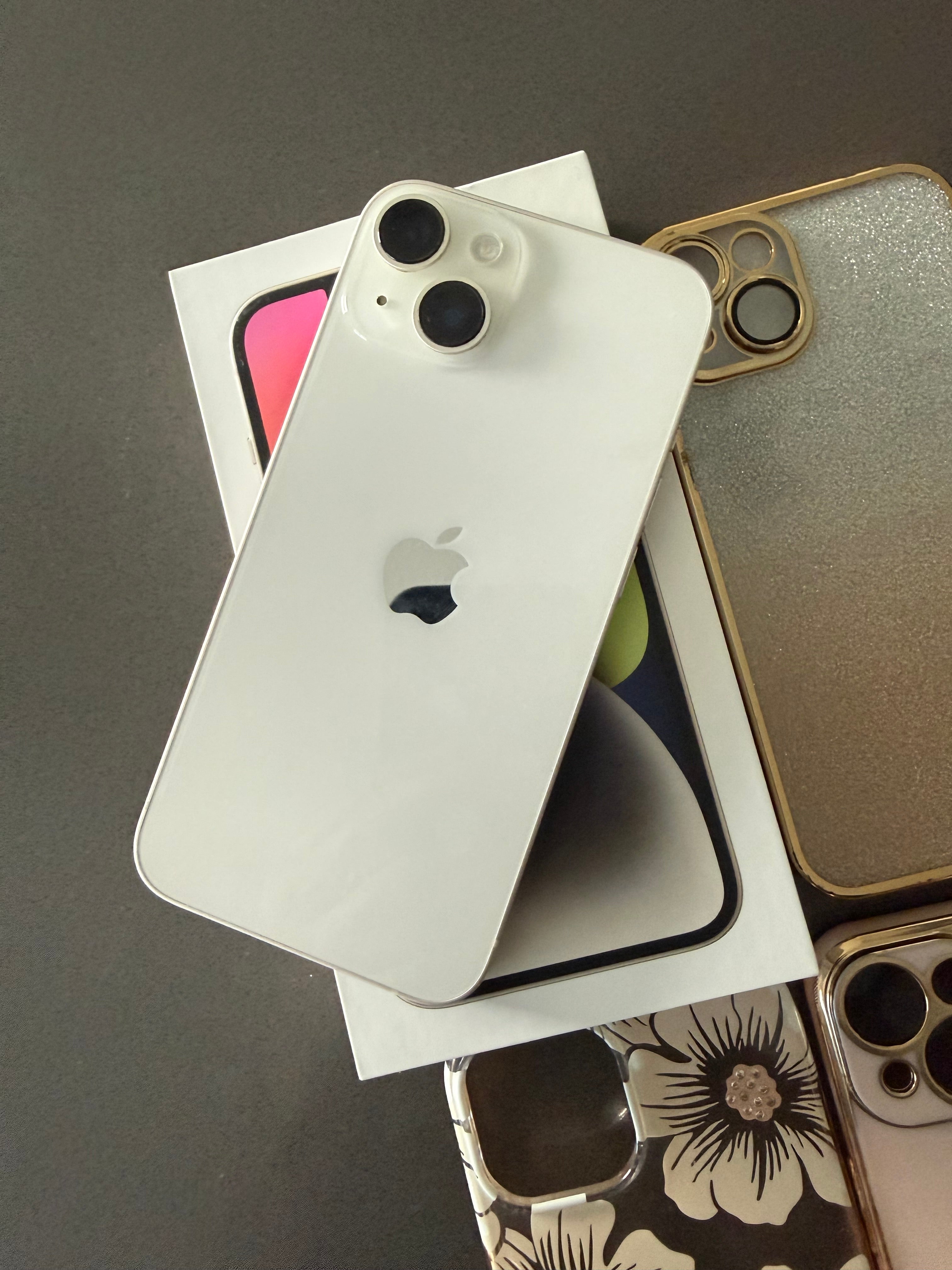 iPhone 14 White 128 GB Unlocked+ 9 Cases