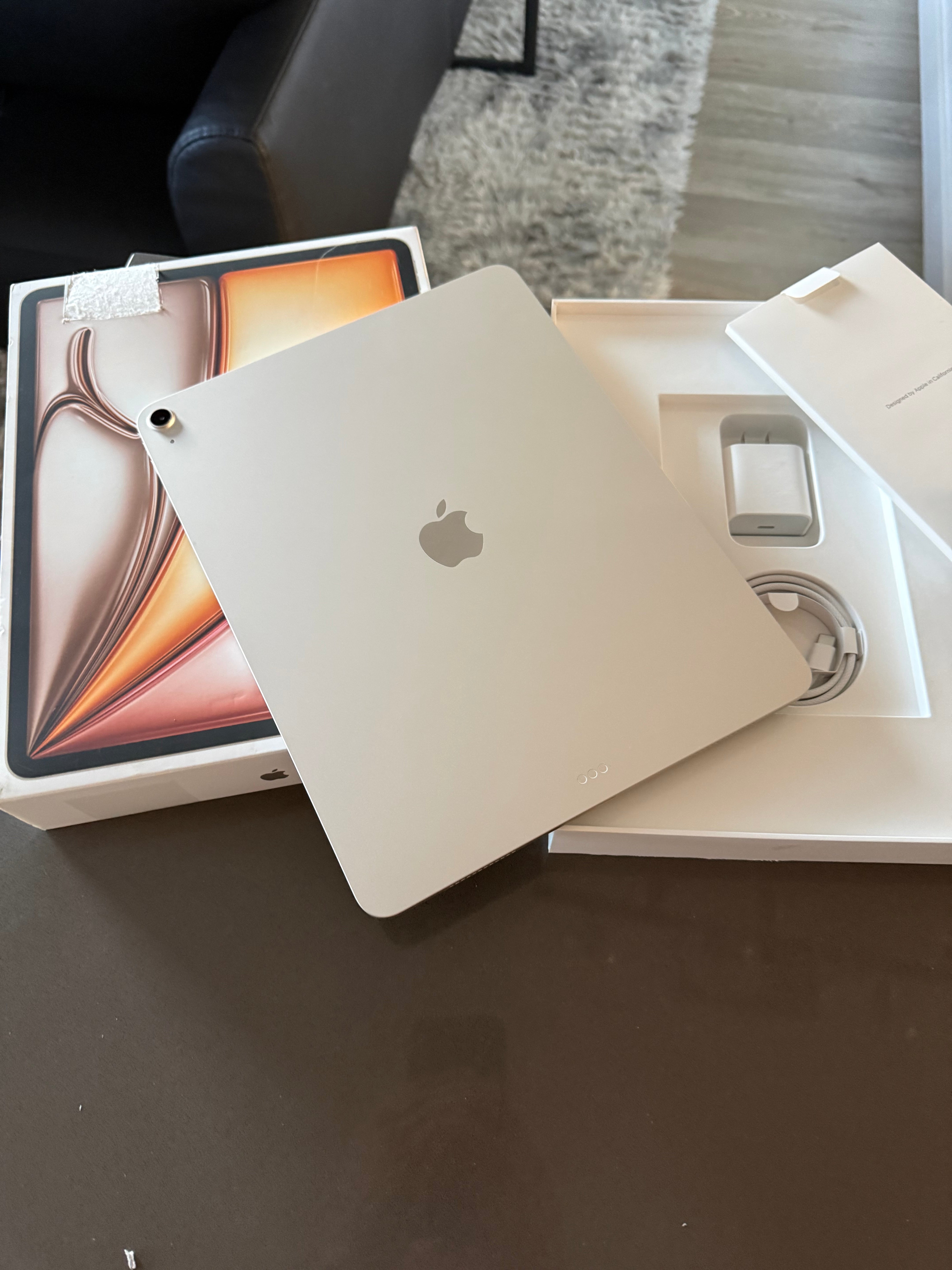iPad Air M3 (2024) 13-inch 128 GB- Starlight Open box
