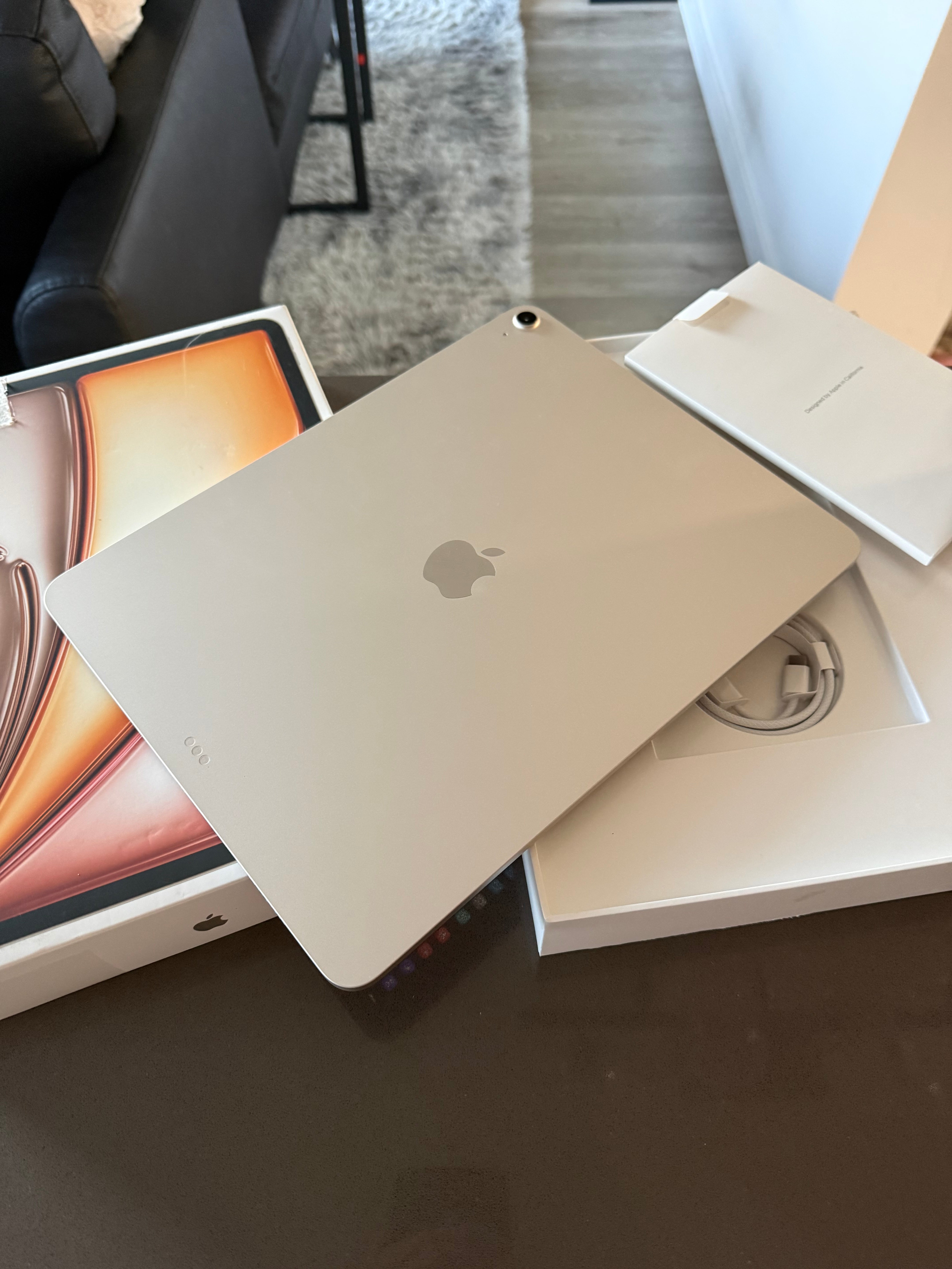 iPad Air M3 (2024) 13-inch 128 GB- Starlight Open box