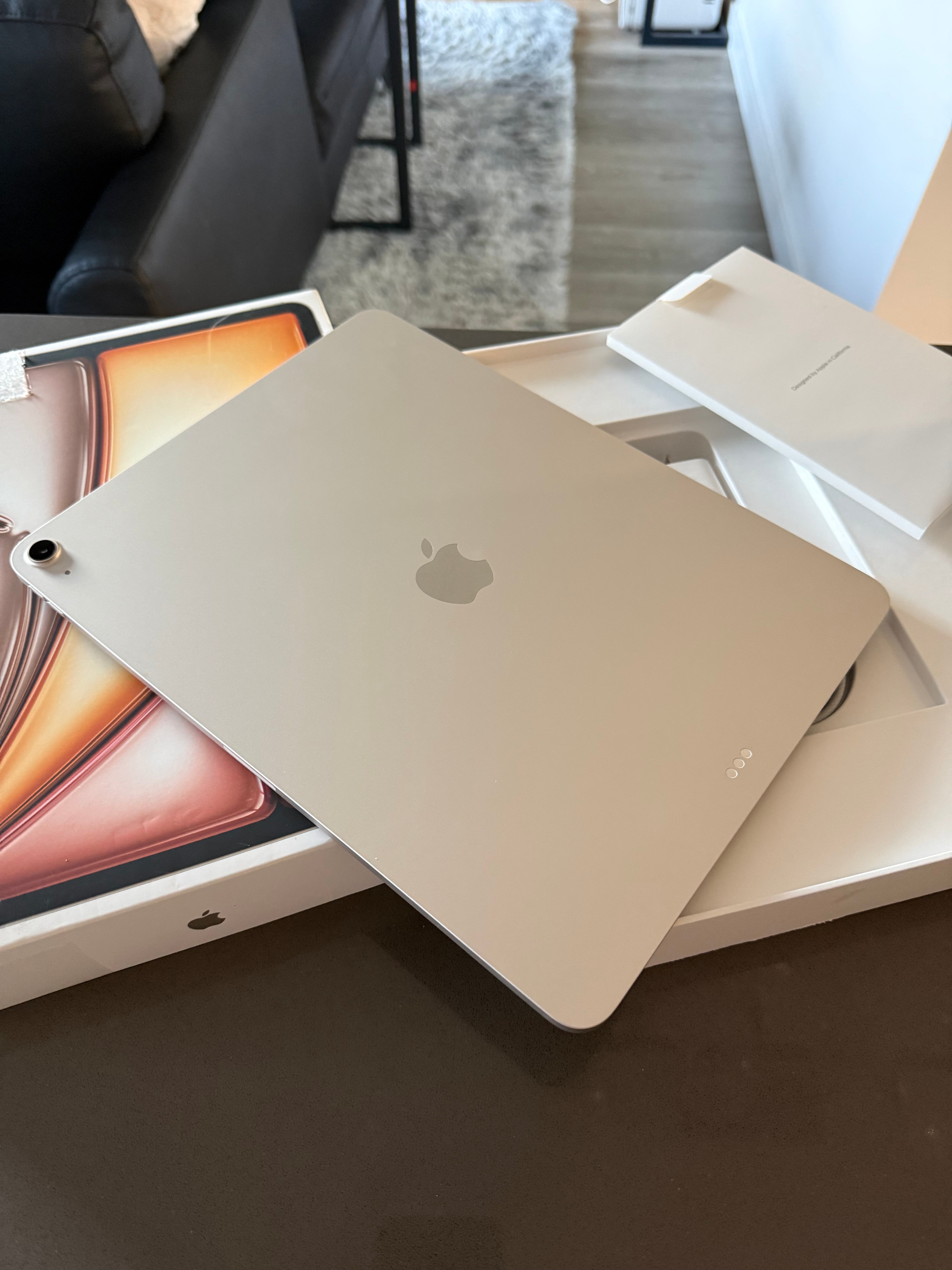 iPad Air M3 (2024) 13-inch 128 GB- Starlight Open box