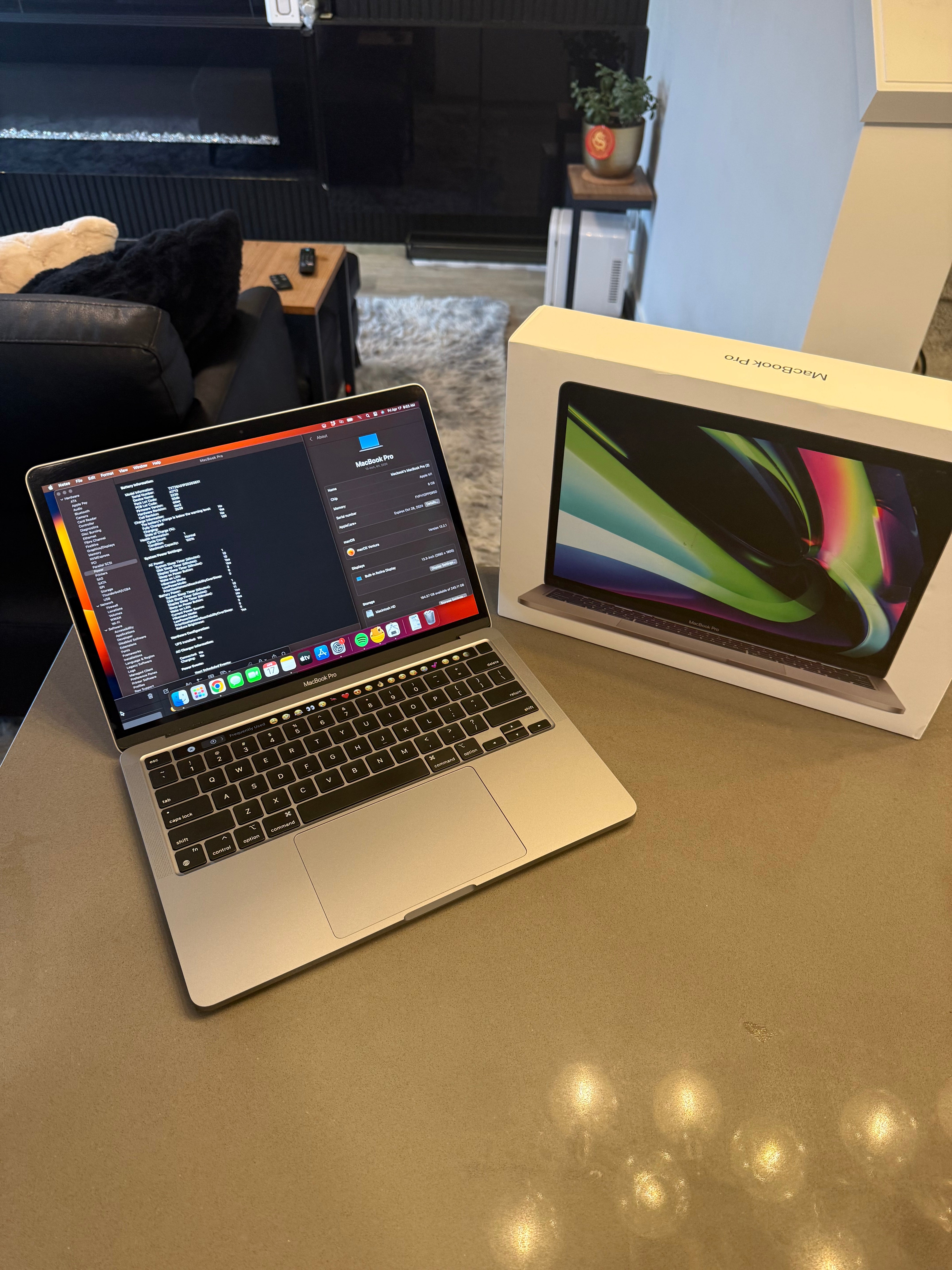 2020 Apple Macbook Pro- M1/ Touchbar / Only 1 Cycle/100%