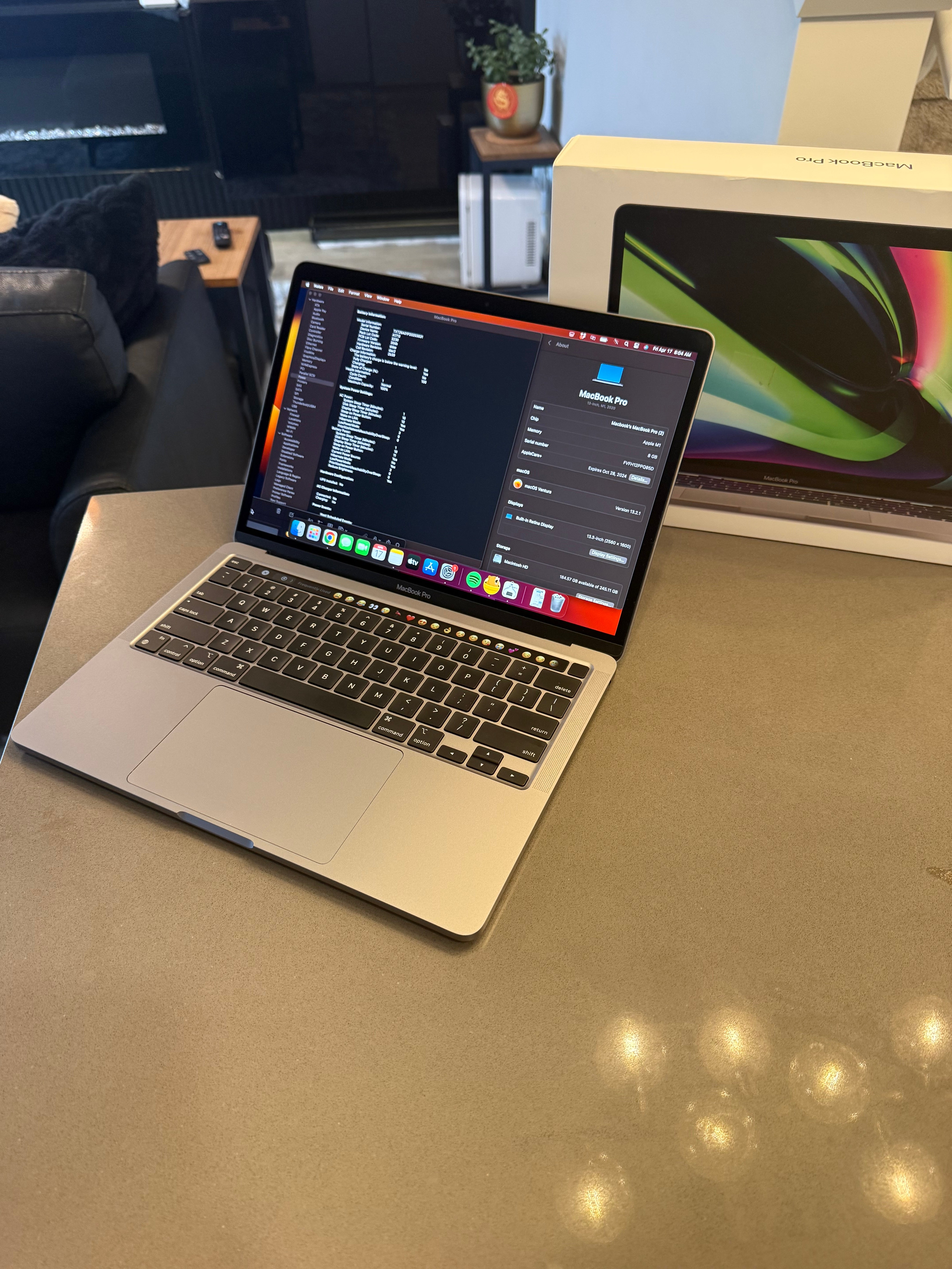2020 Apple Macbook Pro- M1/ Touchbar / Only 1 Cycle/100%