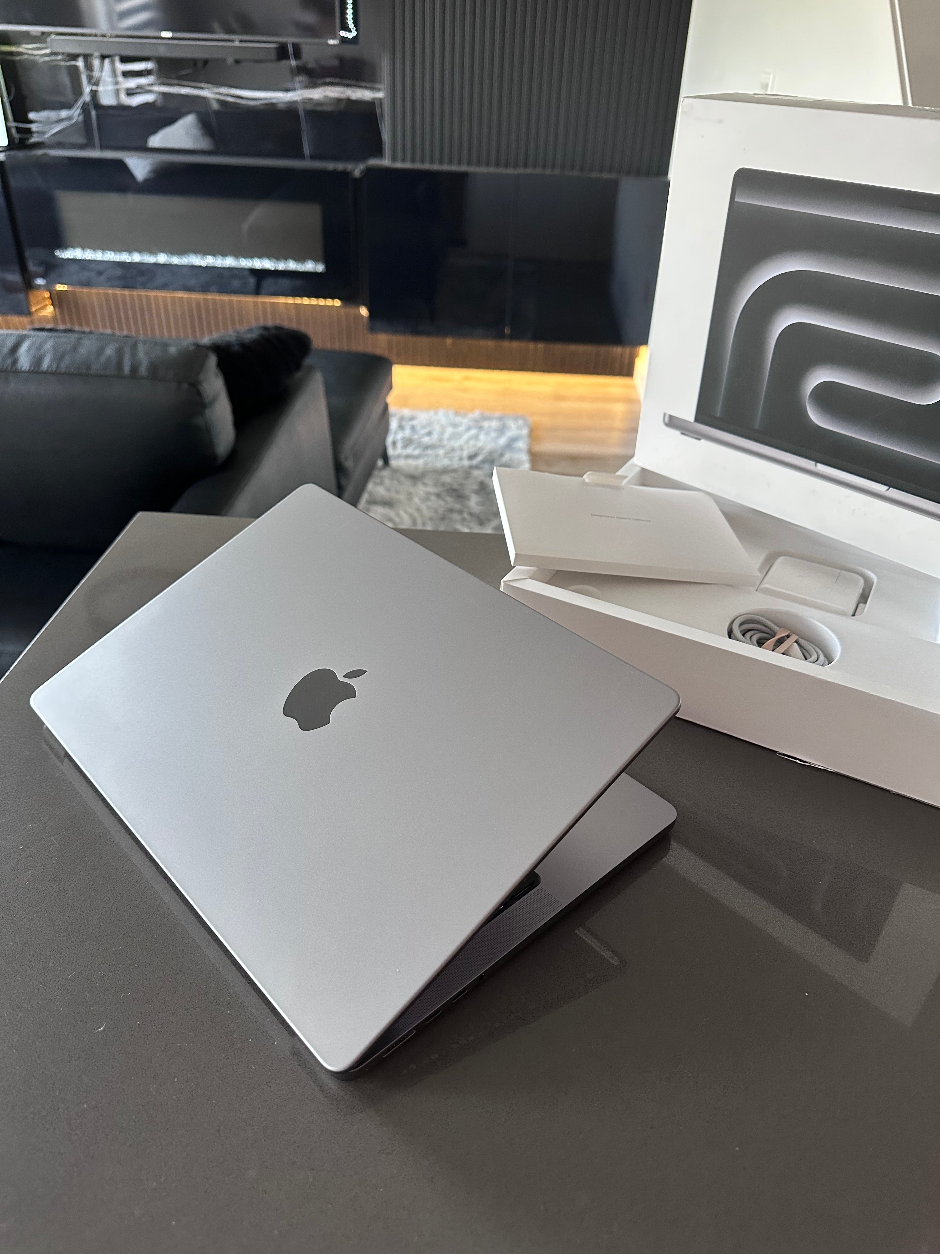 Late 2023 Apple Macbook Pro 14"/ M3 -10-Core - 8 GB - 512 GB - WARRANTY AUGUST 20, 2026