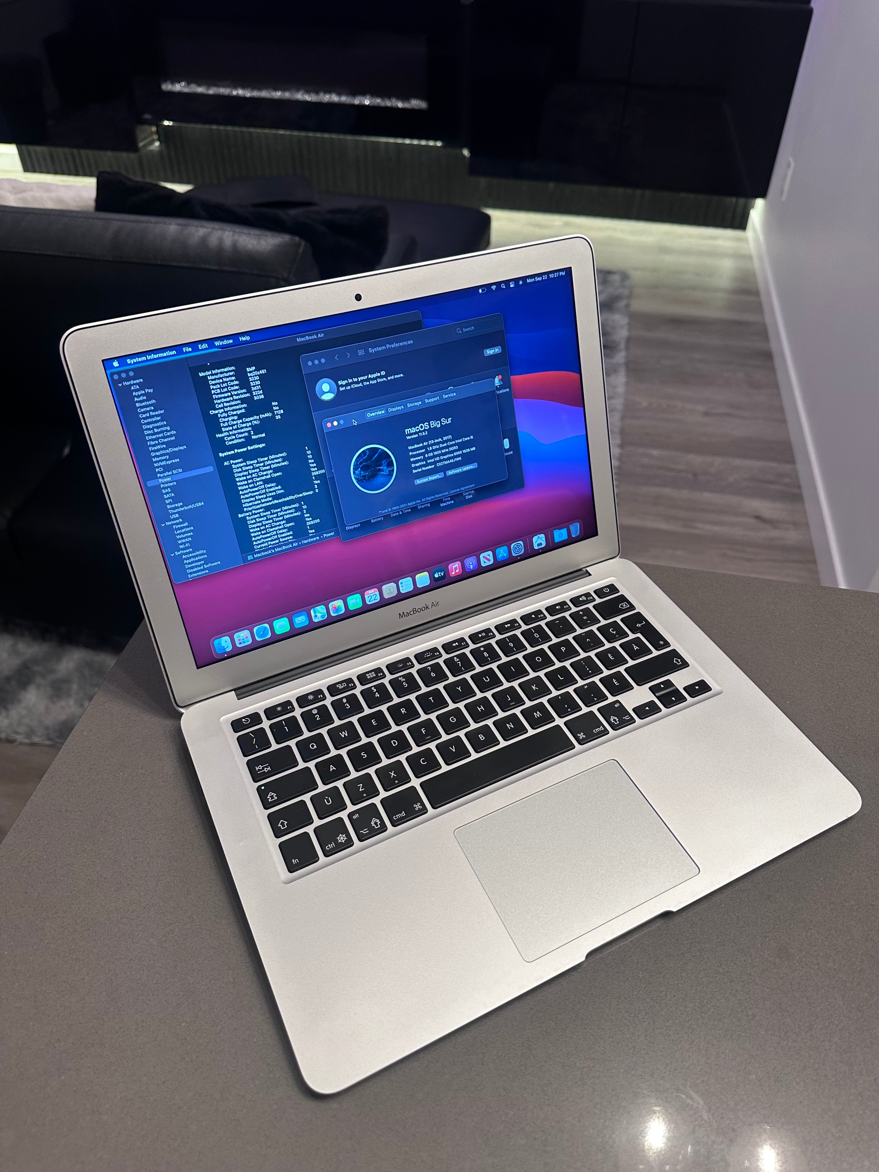 2017 Apple Macbook Air 13" /Intel Core i5/8GB RAM/NEW Battery