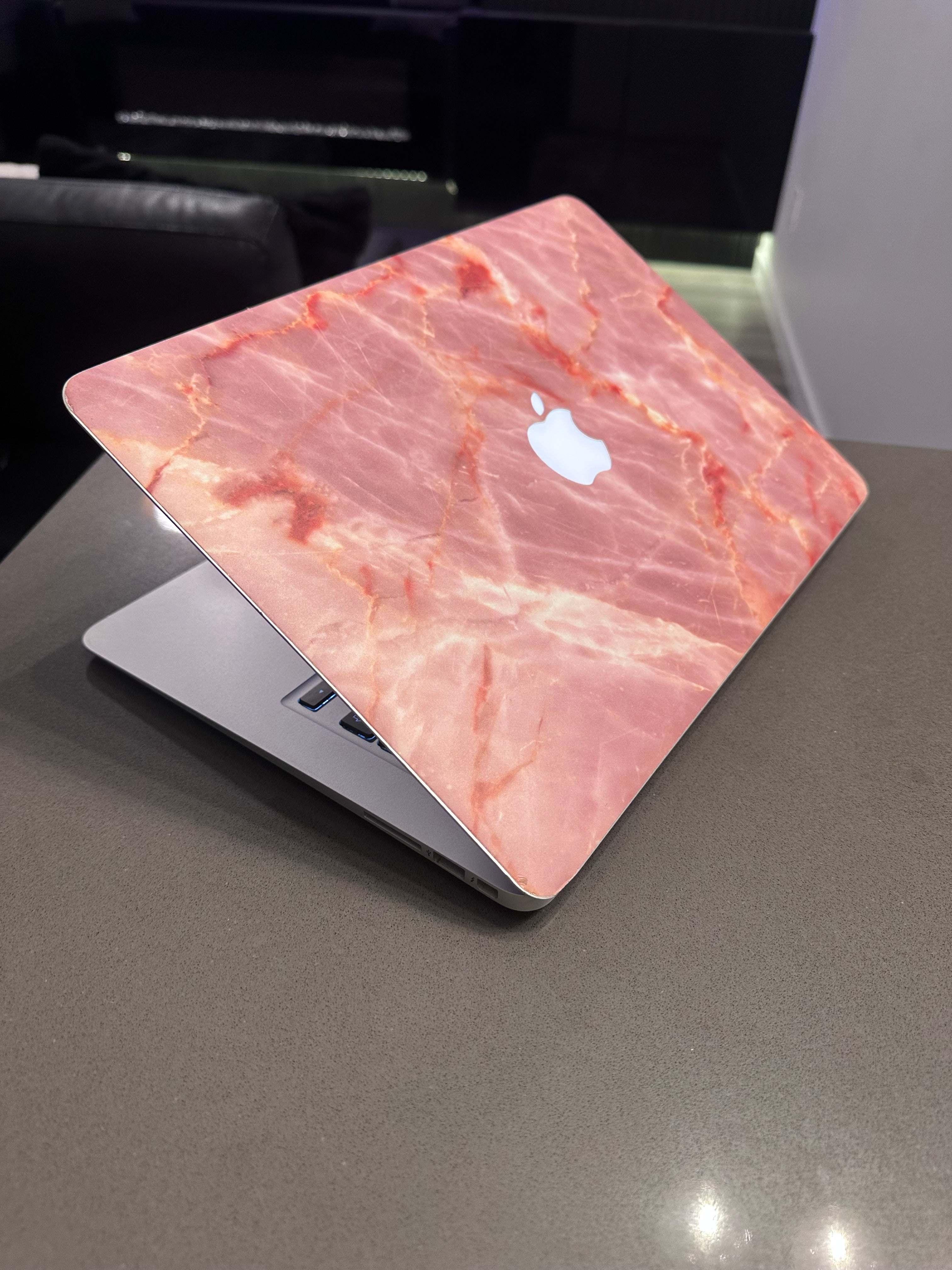 2017 Apple Macbook Air 13" /Intel Core i5/8GB RAM/NEW Battery