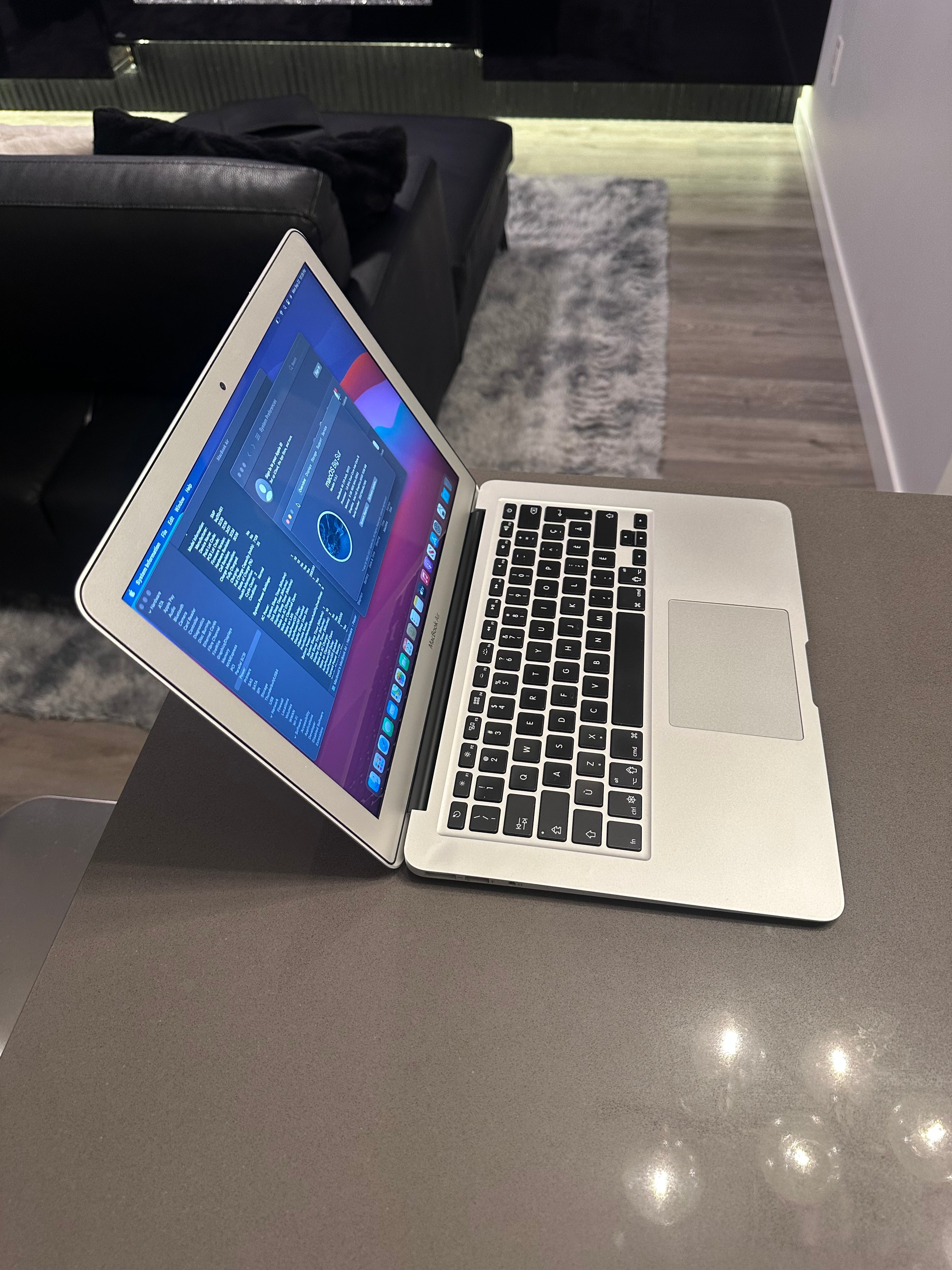 2017 Apple Macbook Air 13" /Intel Core i5/8GB RAM/NEW Battery