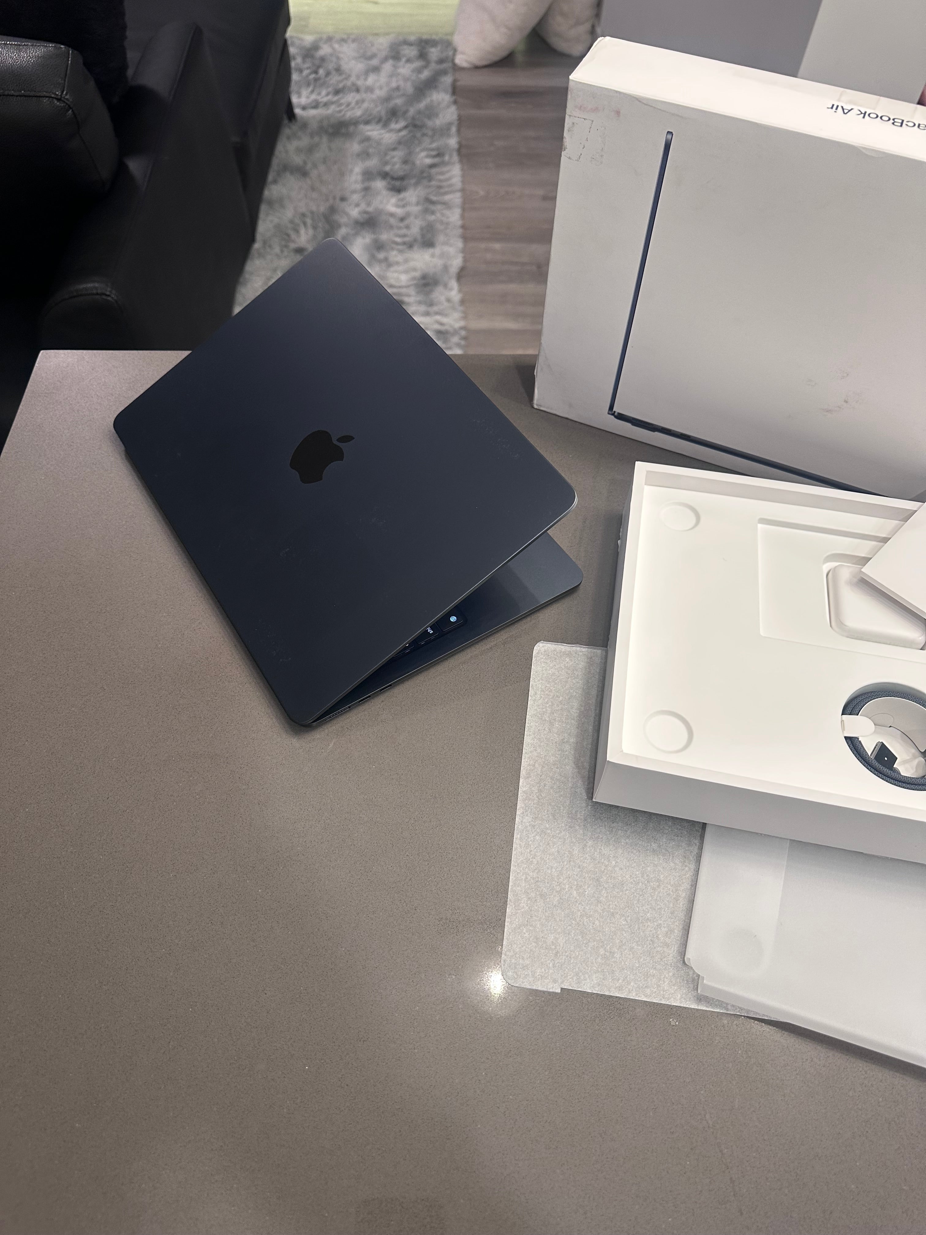 2024 Apple Macbook Air 13.6"/ M3/100% Battery/12 Cycle!/WARRANTY Nov 4, 2026