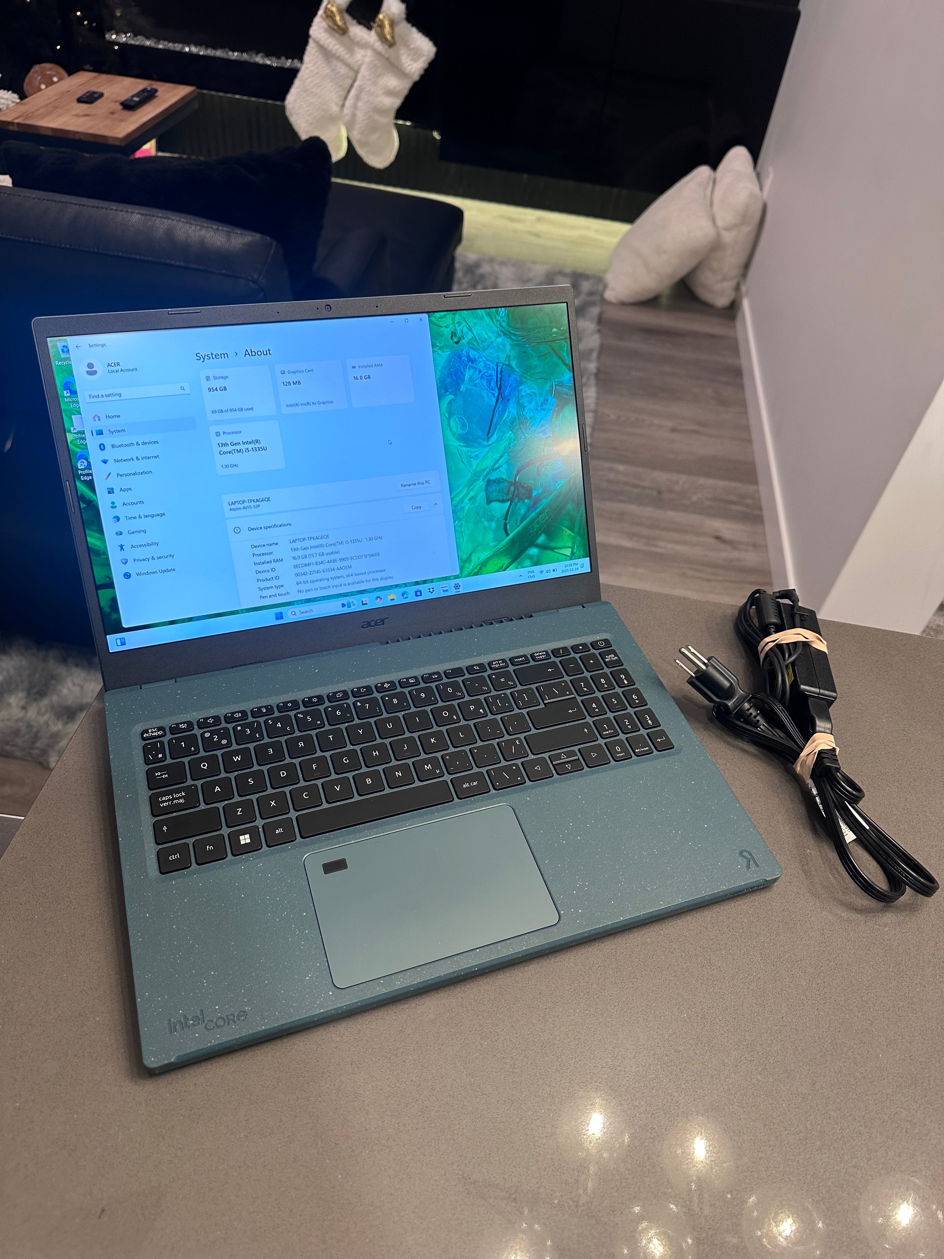 Acer Vero 15.6" Laptop/ 10 CORE i5 13th Gen/ 16 GB/1 TB SSD/Win 11