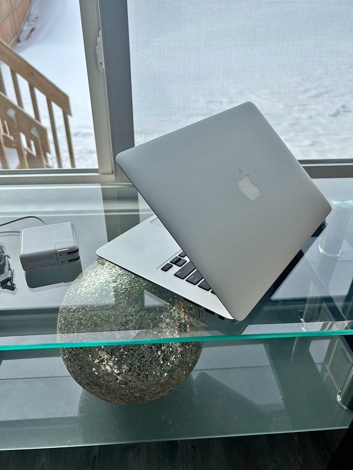 2015 Apple Macbook Air/13.3"/Core i5/8GB RAM/ 256GB SSD/Monterey - thelaptopshop.ca