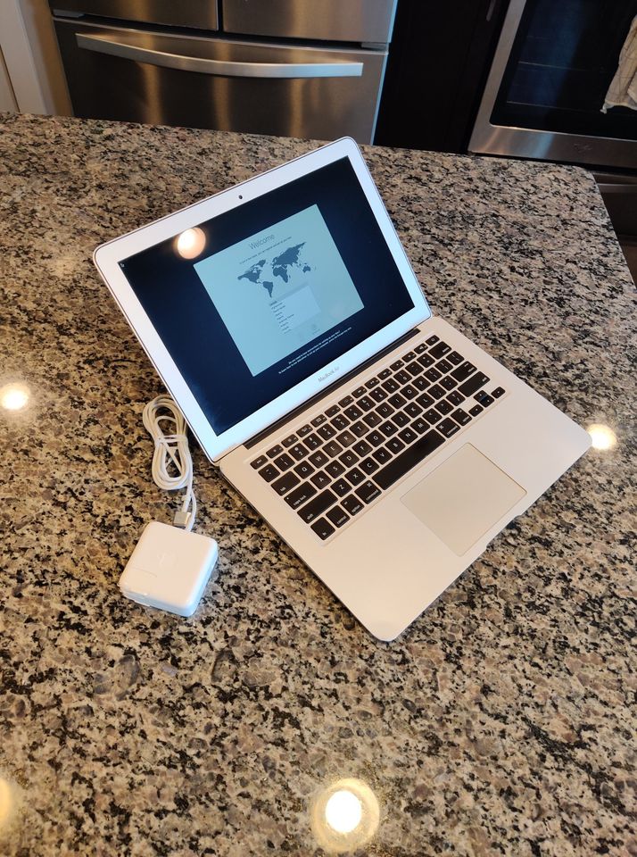 Apple Macbook Air 13.3" - 2015 - Intel Core i5 - SSD- Microsoft Office - thelaptopshop.ca