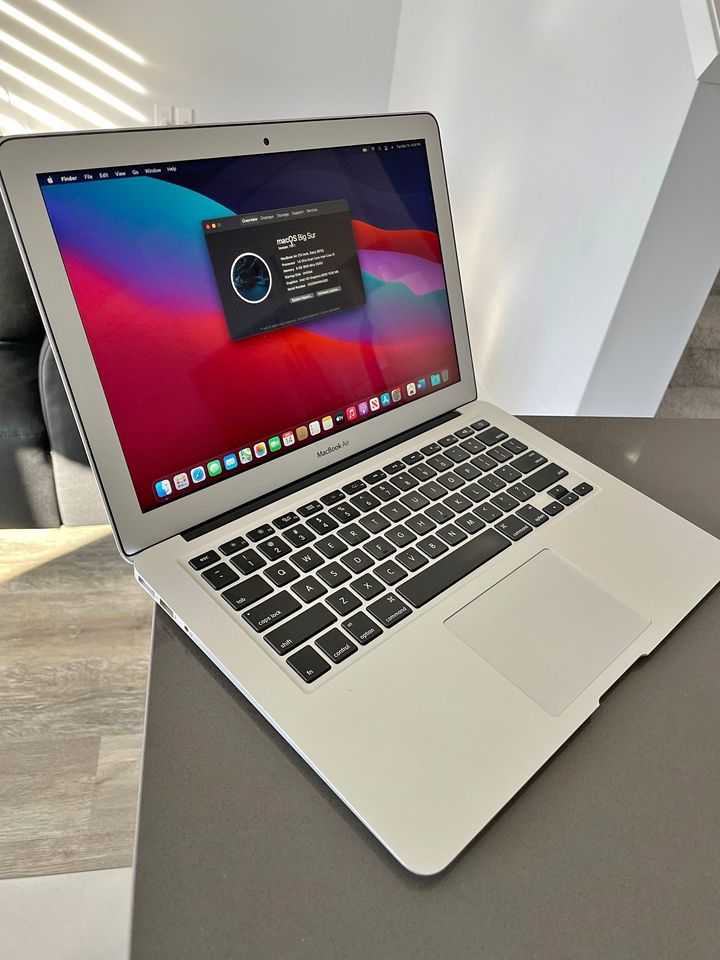 2015 Apple Macbook Air - 13.3"- Core i5 - 8GB RAM -Upgradable Free Monterey - thelaptopshop.ca
