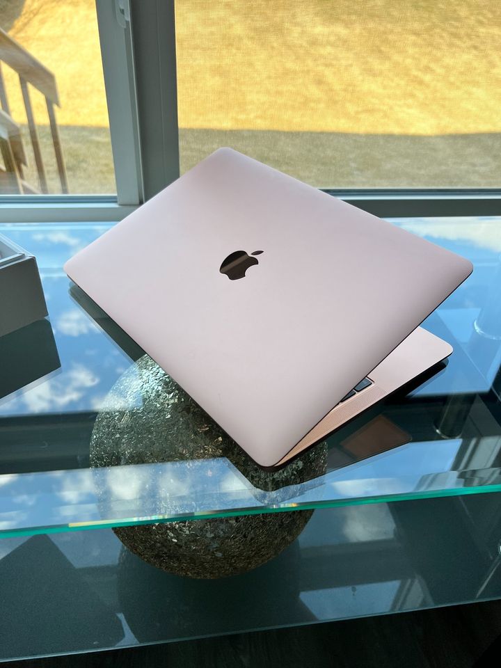 2019 Apple Macbook Retina 13" Rose Gold- Core i5 -Touch ID- 10/10 - thelaptopshop.ca