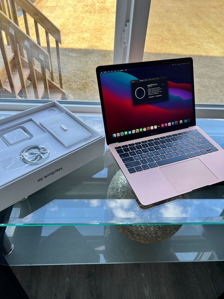 2019 Apple Macbook Retina 13" Rose Gold- Core i5 -Touch ID- 10/10 - thelaptopshop.ca