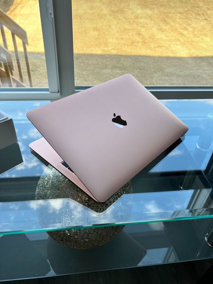 2019 Apple Macbook Retina 13" Rose Gold- Core i5 -Touch ID- 10/10 - thelaptopshop.ca