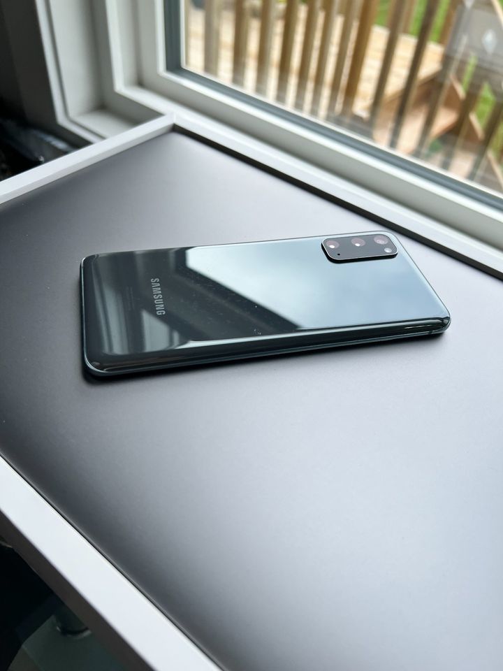Samsung S20 5G - Cosmic Grey - 128GB - UNLOCKED - thelaptopshop.ca