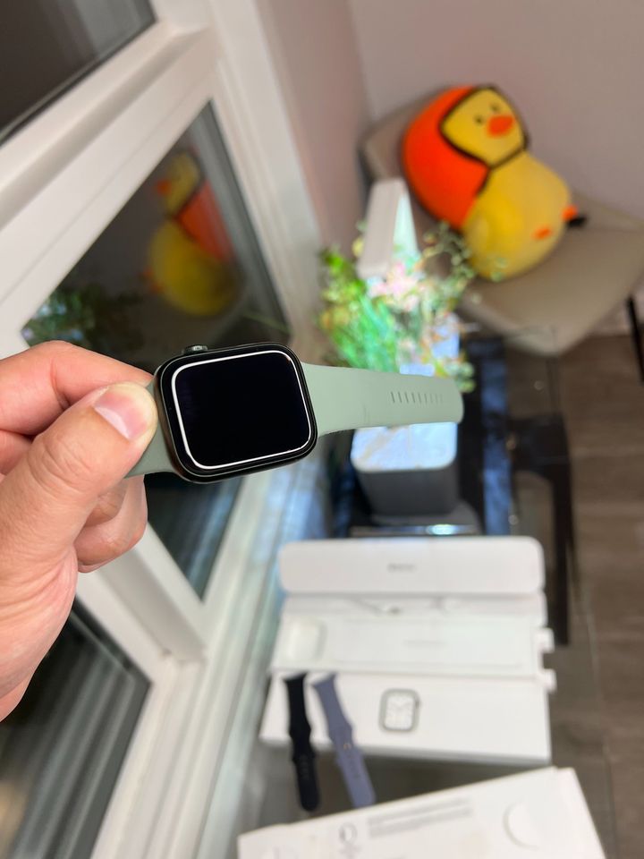 Apple Watch Series 7 (GPS) 45mm Green Aluminum Case + 3 Bands+ WARRANTY - thelaptopshop.ca