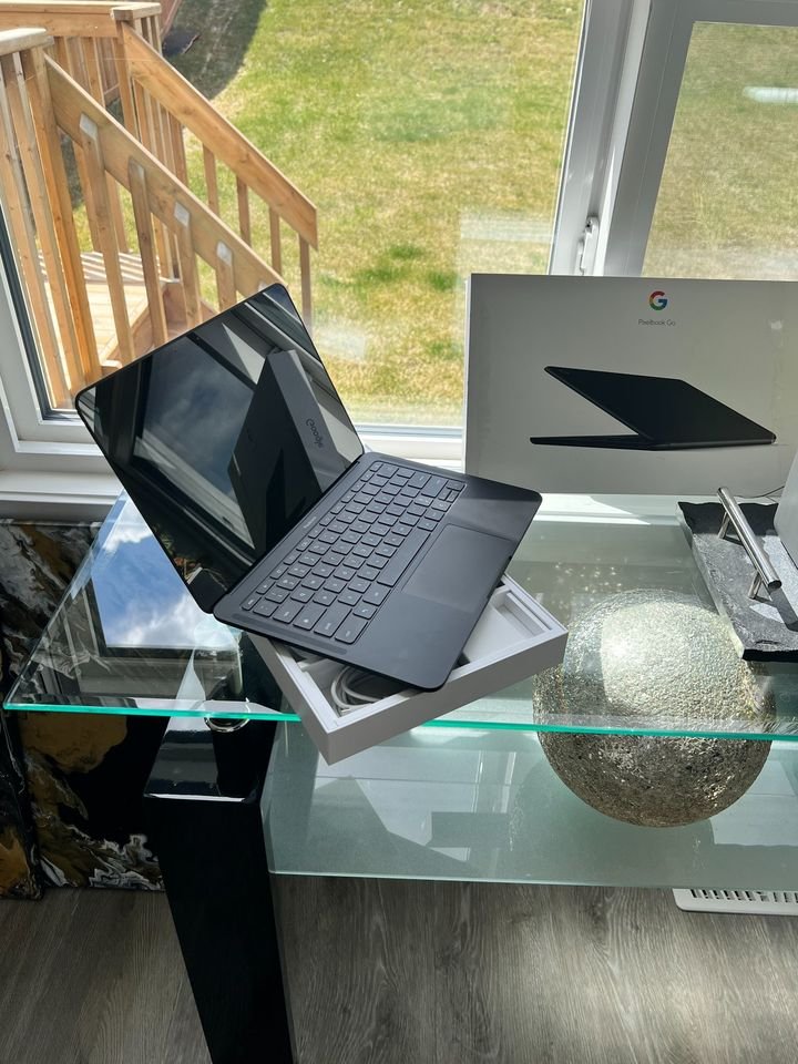 Google GA00519-US Pixelbook Go 13.3" Chromebook - Just Black - Core m3 - 8GB RAM - thelaptopshop.ca