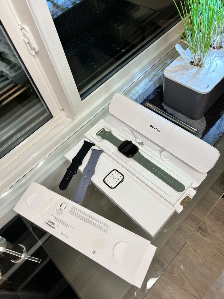 Apple Watch Series 7 (GPS) 45mm Green Aluminum Case + 3 Bands+ WARRANTY - thelaptopshop.ca