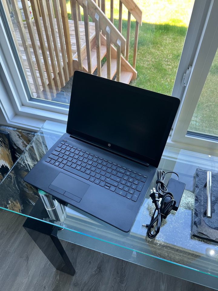 HP 15.6" HD Laptop - Intel Core i3 - 1 TB - Windows 10 - thelaptopshop.ca