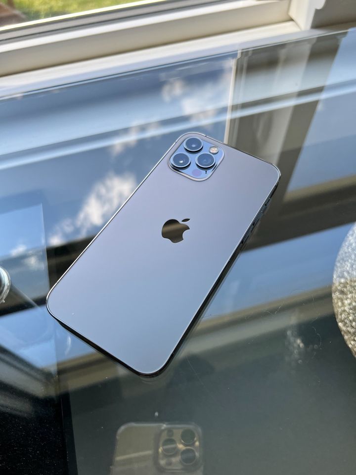 iPhone 12 Pro- Unlocked - Space Grey- 128 GB - Excellent Condition - thelaptopshop.ca