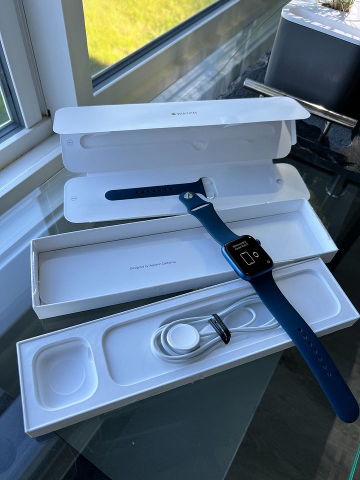 Apple Watch Series 7 (GPS) 45mm Blue Aluminum +WARRANTY - thelaptopshop.ca