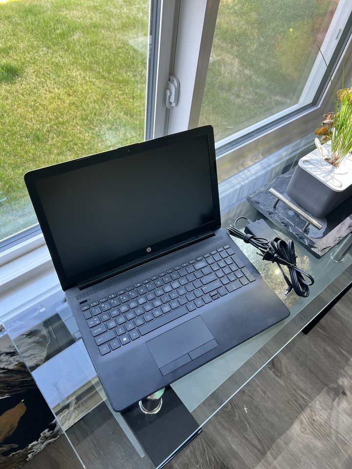 HP 15.6" HD Laptop - Intel Core i3 - 1 TB - Windows 10 - thelaptopshop.ca