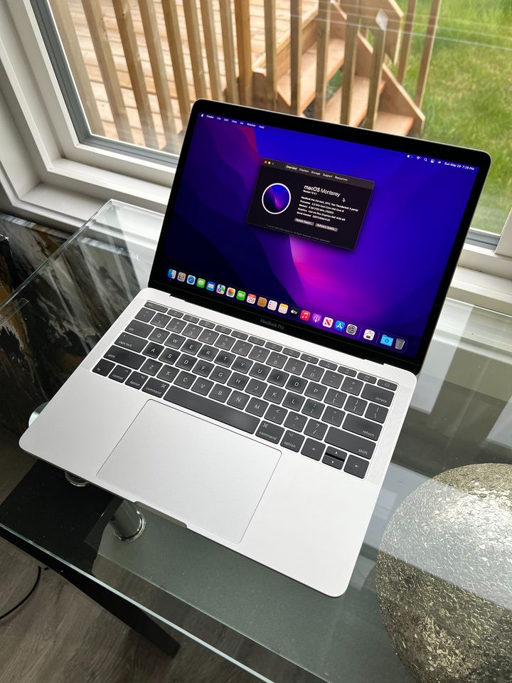 Apple Macbook Pro 2017- macOS Monterey- 13.3"- Core i5 - IRIS 640- 8GB Ram - thelaptopshop.ca