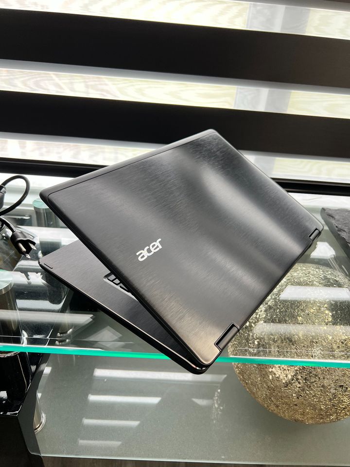 Acer R5 Touchscreen - 14" HD - Black Aluminum - SSD - Win 10 - thelaptopshop.ca