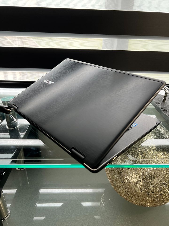 Acer R5 Touchscreen - 14" HD - Black Aluminum - SSD - Win 10 - thelaptopshop.ca