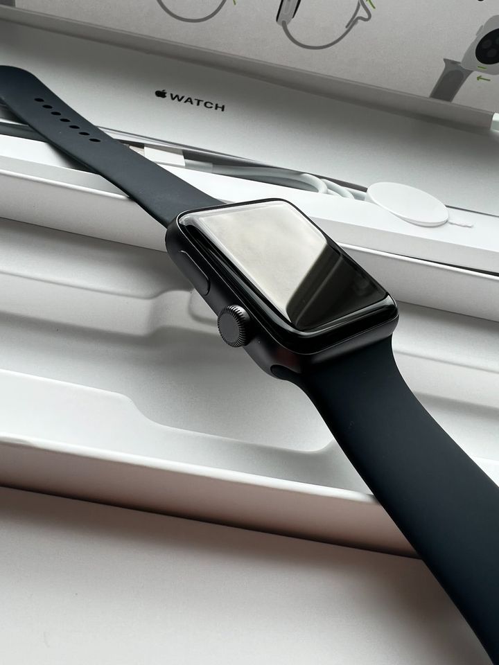 Apple Watch Series 3 (GPS) 3rd Gen - 42mm Space Grey Aluminum Case + WARRANTY - thelaptopshop.ca