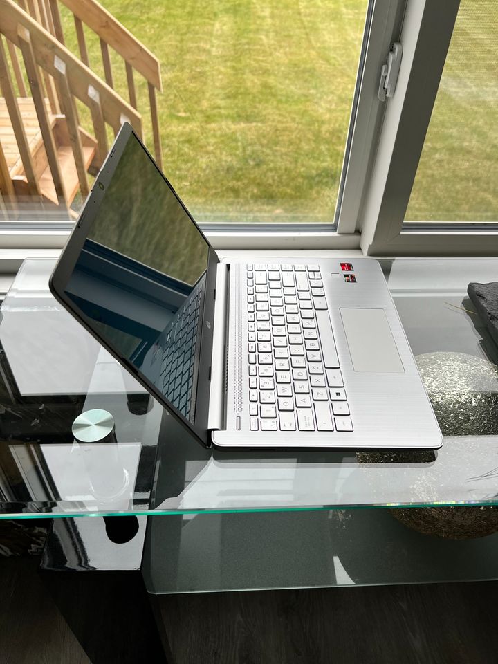 HP 14 FHD Laptop- AMD Ryzen - 512 GB SSD - 8GB Ram - Brushed Aluminum - thelaptopshop.ca