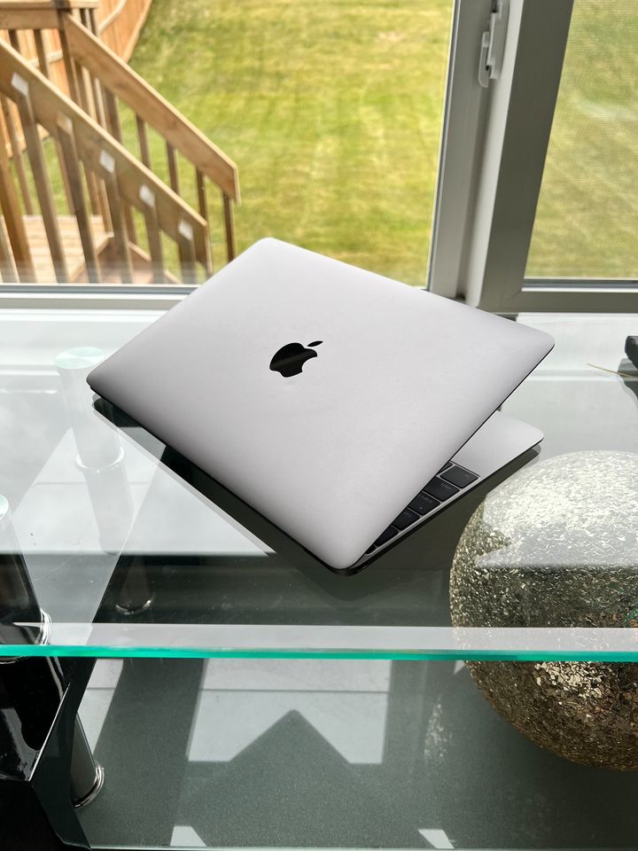 2015 Apple Macbook Retina - 12"- Core M Dual Core- 8 GB Ram - thelaptopshop.ca