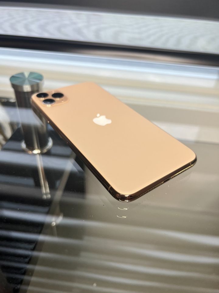 iPhone 11 Pro Max- Unlocked - Gold- 64 GB - - thelaptopshop.ca