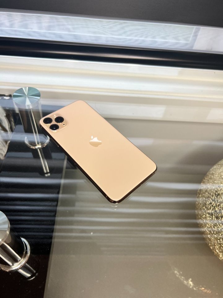 iPhone 11 Pro Max- Unlocked - Gold- 64 GB - - thelaptopshop.ca
